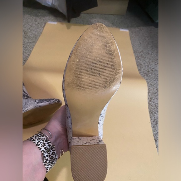 Steve Madden Rookie Bootie snake print in an 8.5 side cut out design slip on - Picture 6 of 12